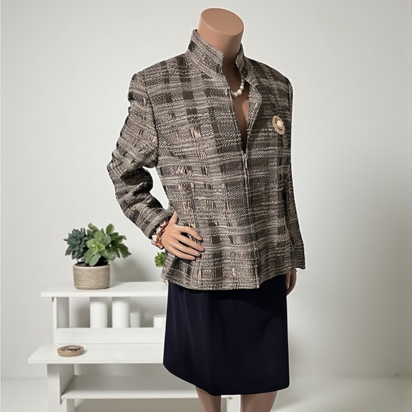 Ellen Tracy Plaid Blazer/ Pearl Brooch Imported Fabric W/ Metallic Block pattern - Picture 3 of 9